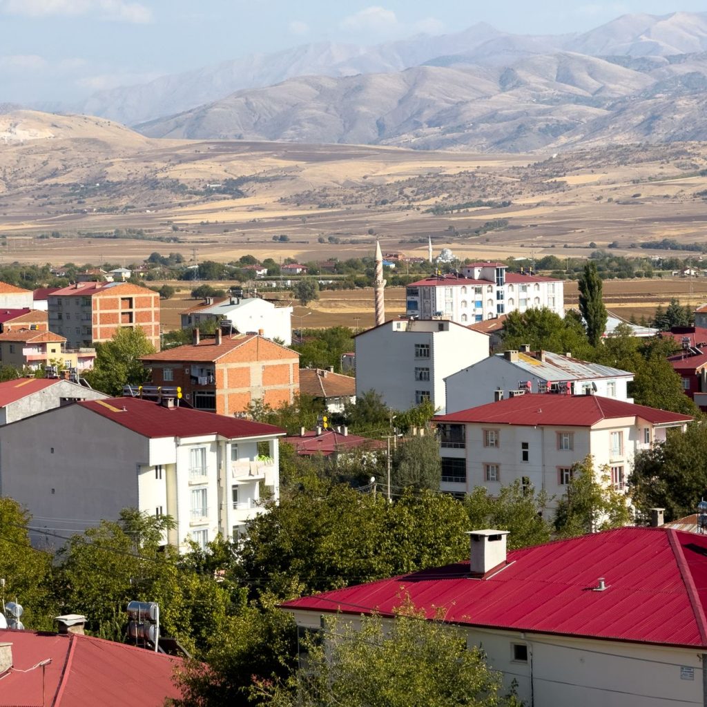 Panoramic view of Kovancılar town with red-roofed buildings against a backdrop of mountains in Elazığ, Türkiye. — A Fresh App
