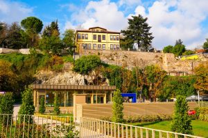 Charming view of historic buildings nestled in Bursa's scenic landscape. — Leveraging White Label Facebook Ads for Growth