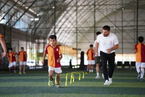 Energetic indoor soccer training with kids and coach, focusing on agility and teamwork. — Part-Time Excellence: Fox's Job Opp